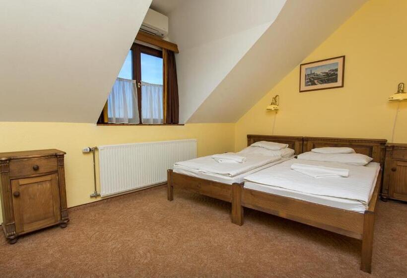 Révész Hotel, Restaurant And Rosa Spa