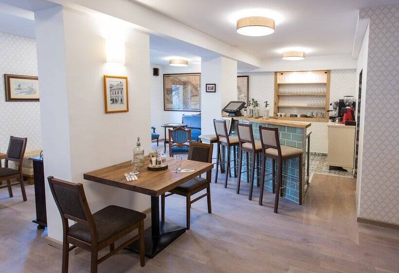 Révész Hotel, Restaurant And Rosa Spa