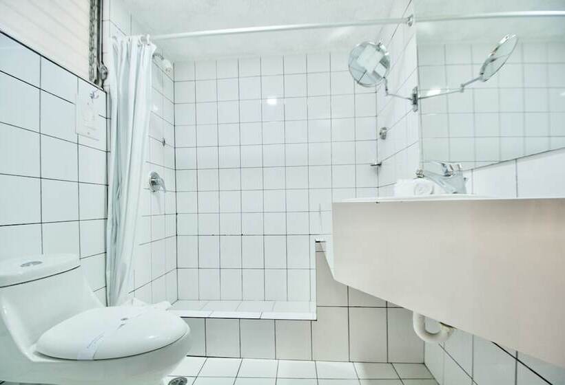 Отель Santa Monica