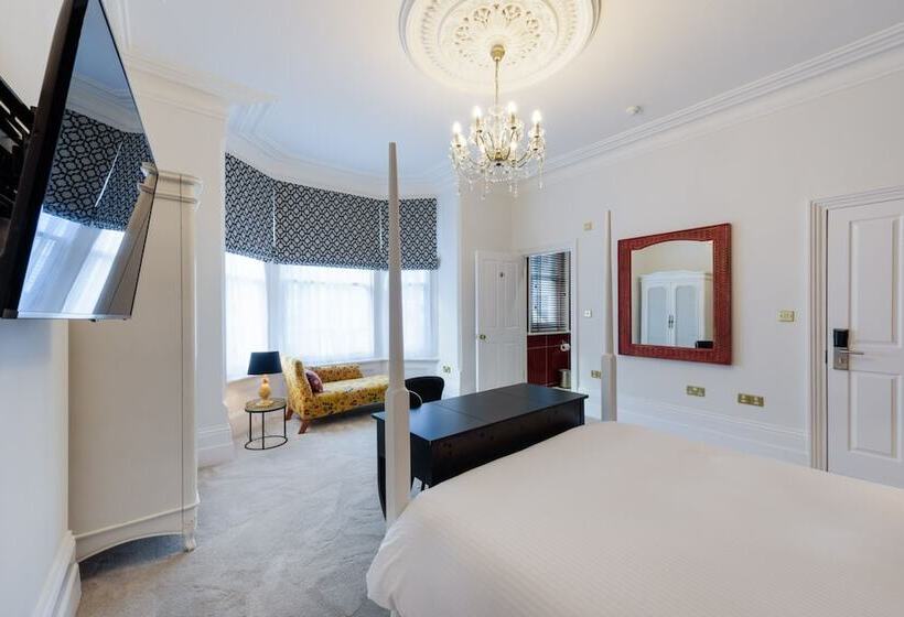 בית מלון כפרי The Clarence Boutique Rooms