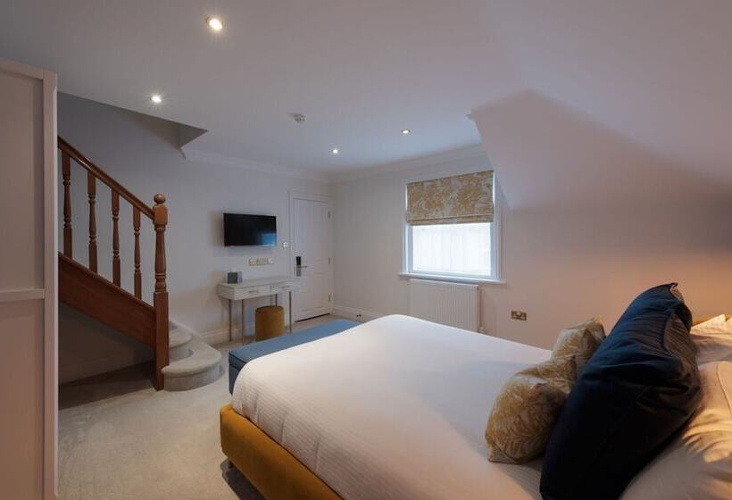 בית מלון כפרי The Clarence Boutique Rooms