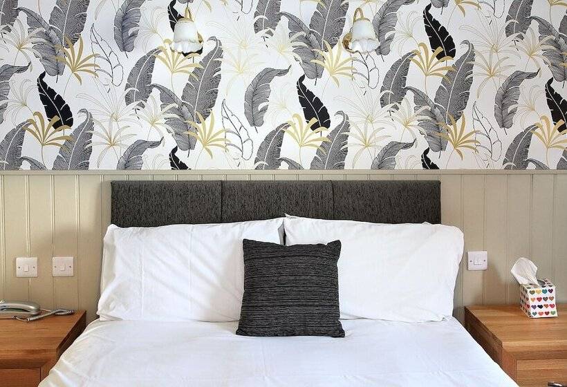 בית מלון כפרי The Marine