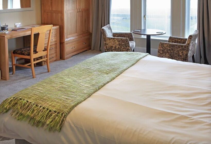 בית מלון כפרי The Marine