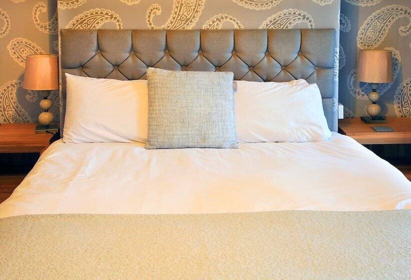 בית מלון כפרי The Marine