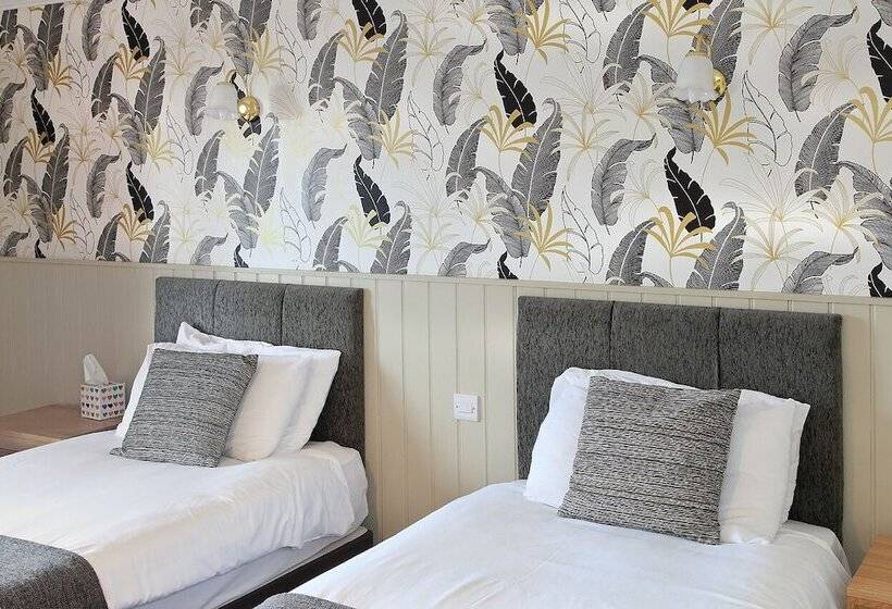 בית מלון כפרי The Marine