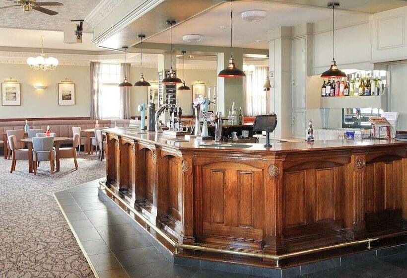 בית מלון כפרי The Marine