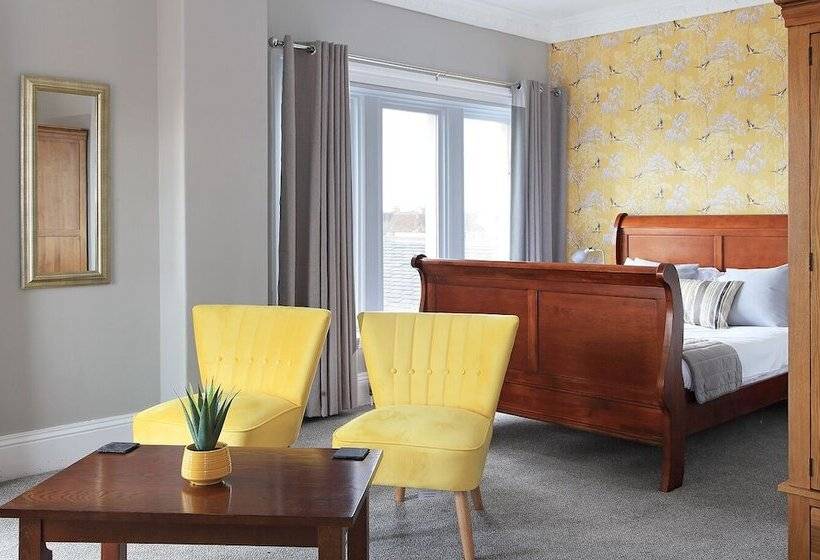 בית מלון כפרי The Marine