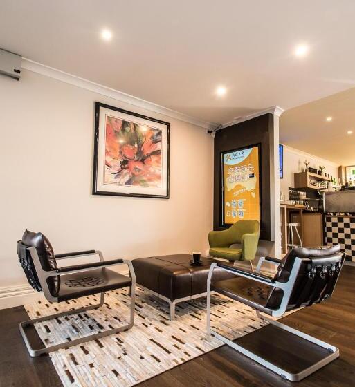 호텔 The Waverley International