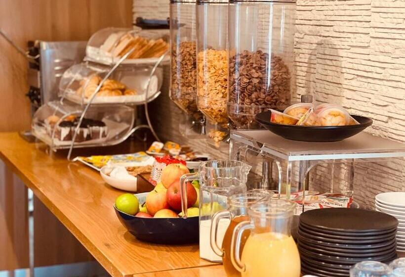 호텔 The Waverley International