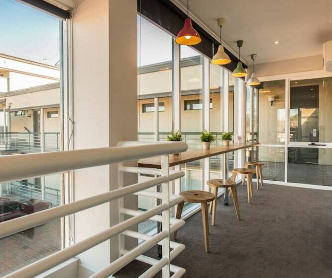 호텔 The Waverley International