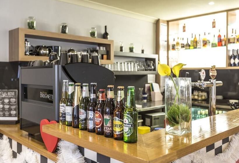 호텔 The Waverley International