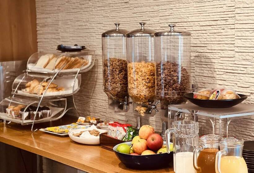 호텔 The Waverley International