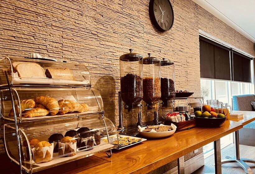 호텔 The Waverley International