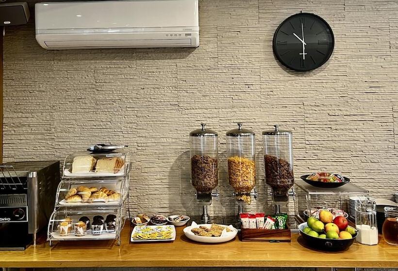 호텔 The Waverley International