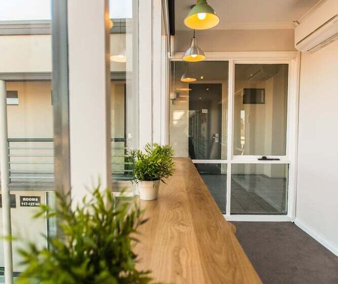 호텔 The Waverley International