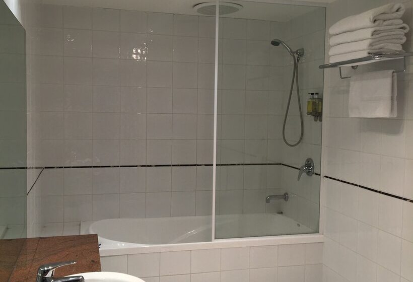 호텔 The Waverley International