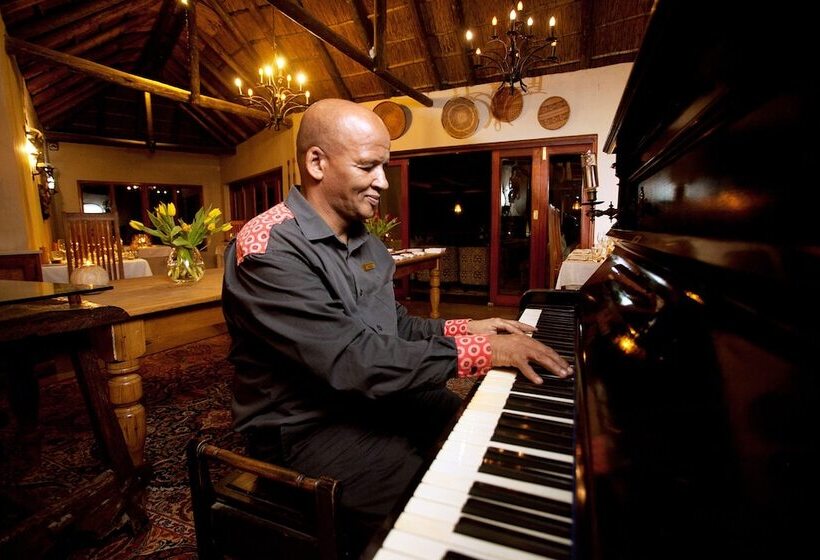 هتل Woodall Country House And Spa