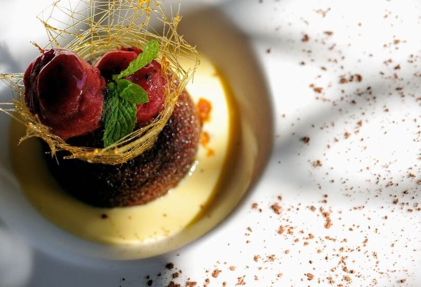 هتل Woodall Country House And Spa