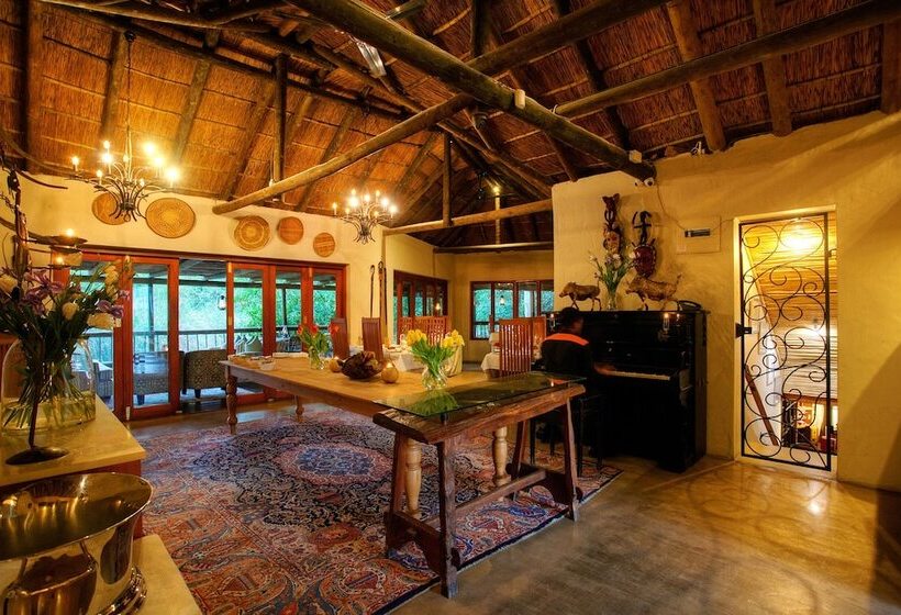 هتل Woodall Country House And Spa