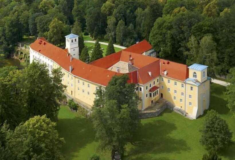 בית מלון כפרי Zamek Na Skale