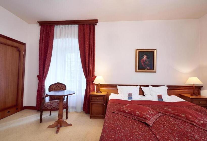 בית מלון כפרי Zamek Na Skale