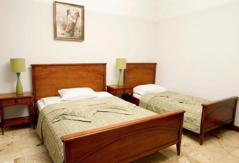 בית מלון כפרי Zamek Na Skale