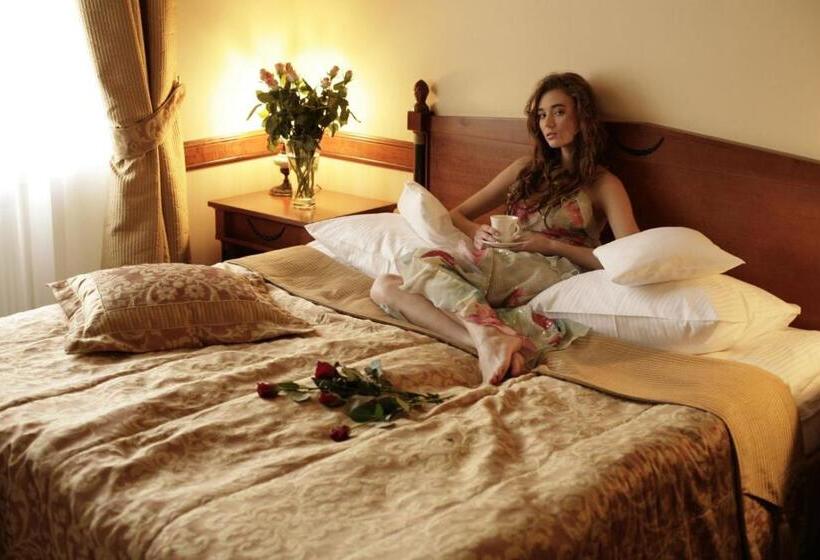 בית מלון כפרי Zamek Na Skale