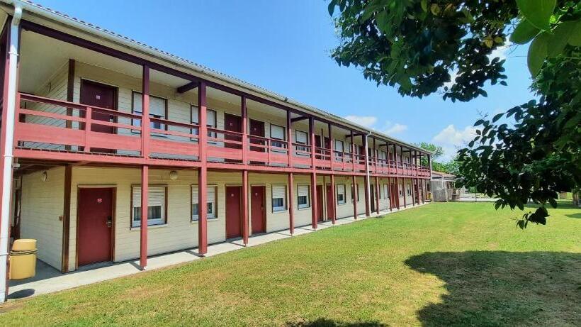 Отель Hôtel Lémand Lyon Est Villefontaine