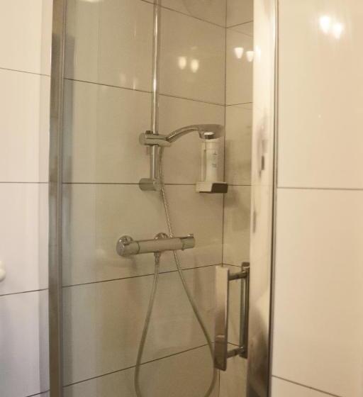 Отель Hôtel Lémand Lyon Est Villefontaine