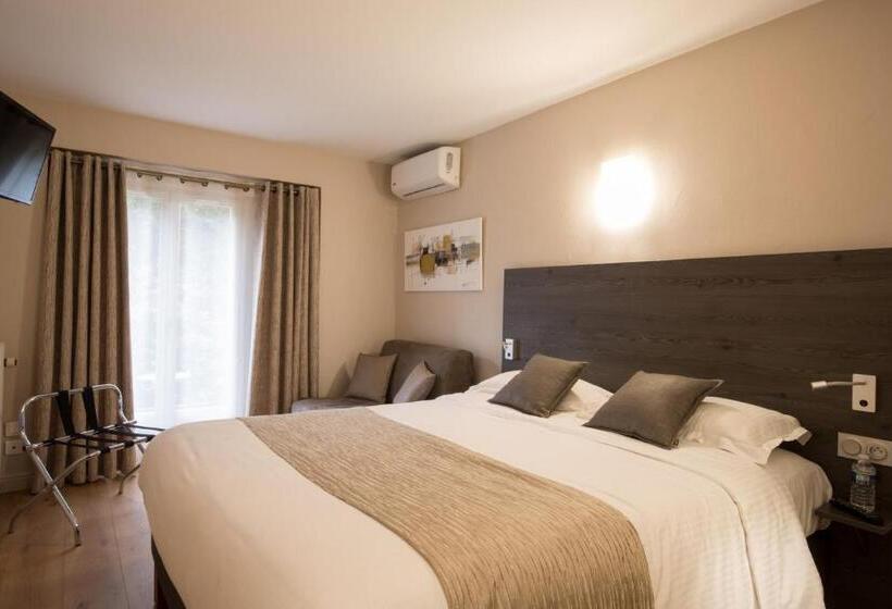 Logis Hotel Le Petit Casset