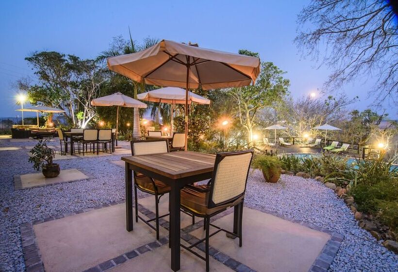 Пансион Abangane Guest Lodge