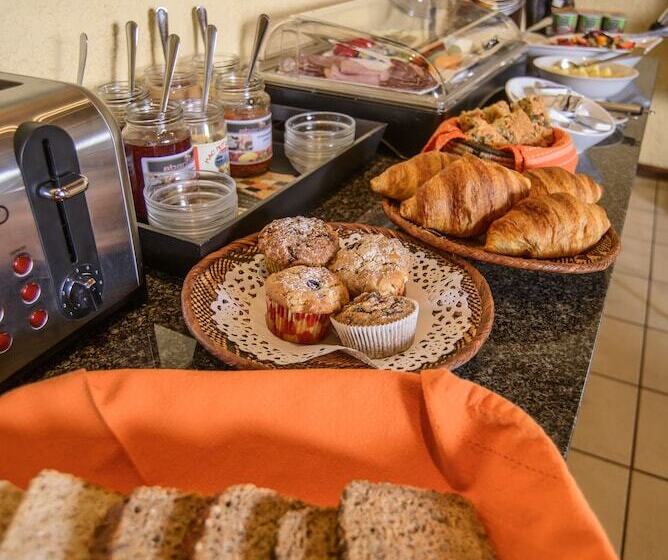 Пансион Abangane Guest Lodge