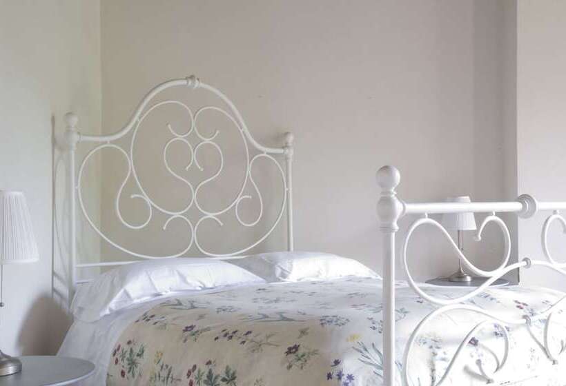 بنسيون Fattoria Di Bacchereto   Guest House