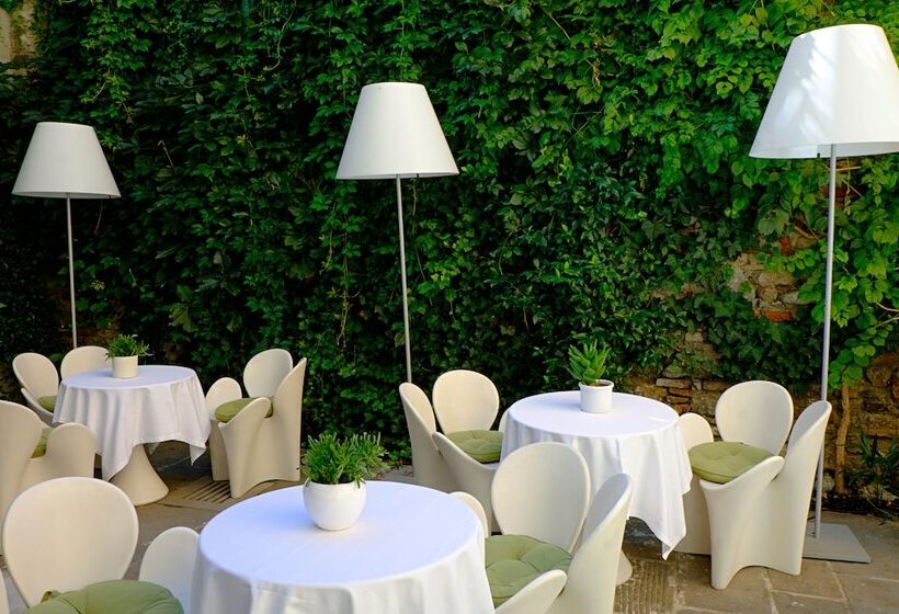 Petronilla Hotel In Bergamo