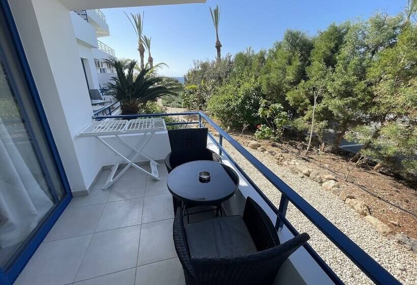 אתר נופש Vrachia Beach Hotel & Suites   Adults Only