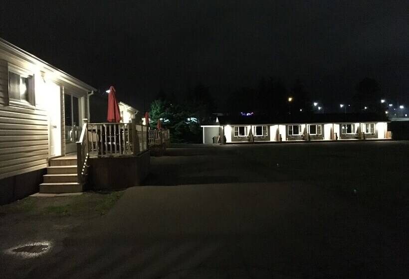 Royalty Maples Cottages And Motel