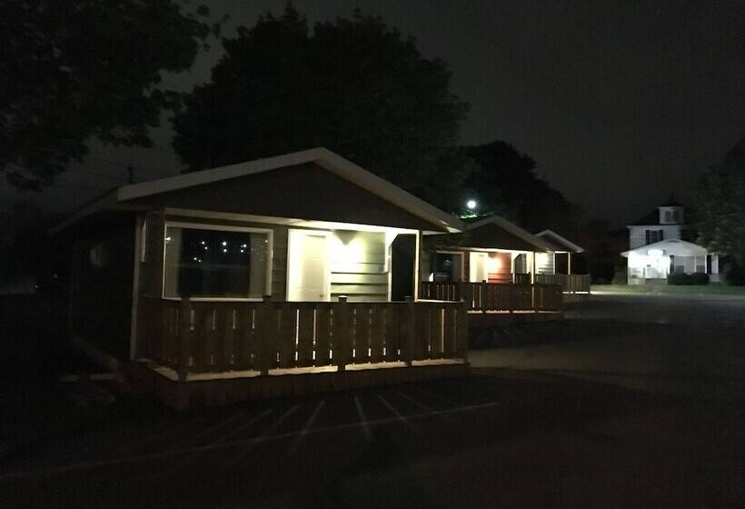 Royalty Maples Cottages And Motel