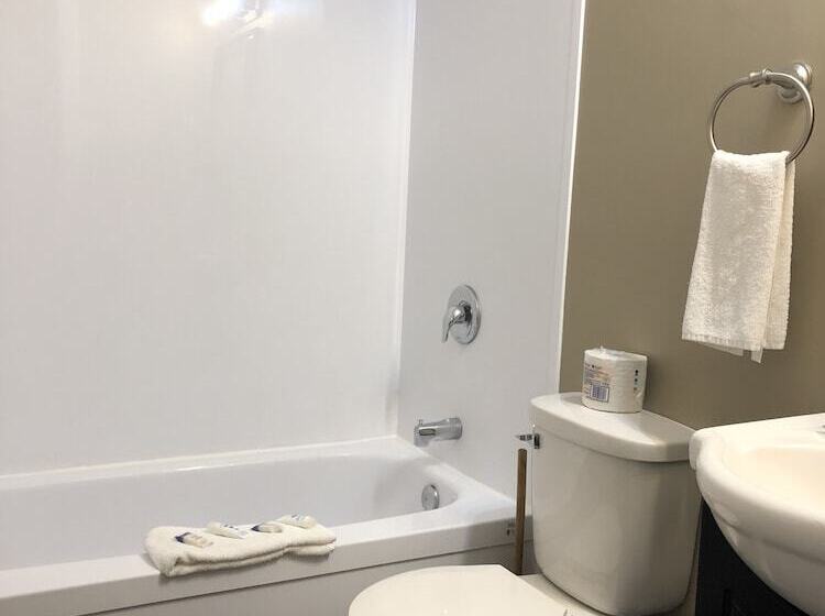 Royalty Maples Cottages And Motel