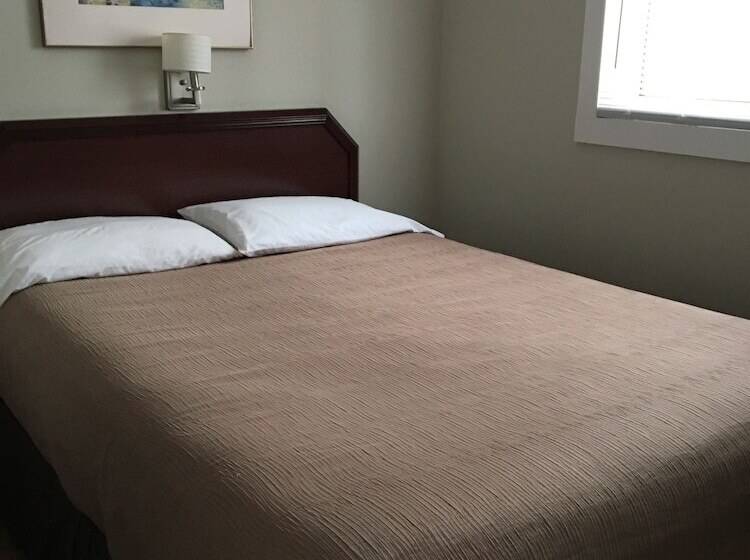 Royalty Maples Cottages And Motel