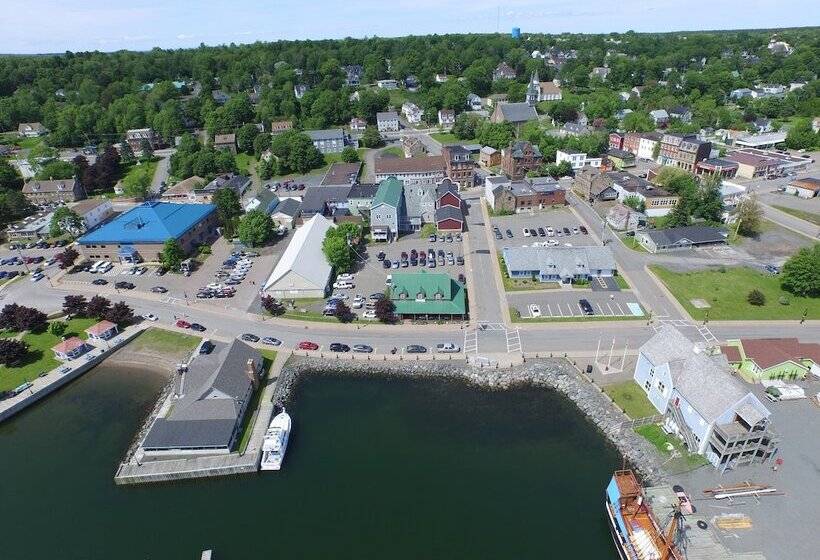 The Lionstone Inn Motel And Cottages