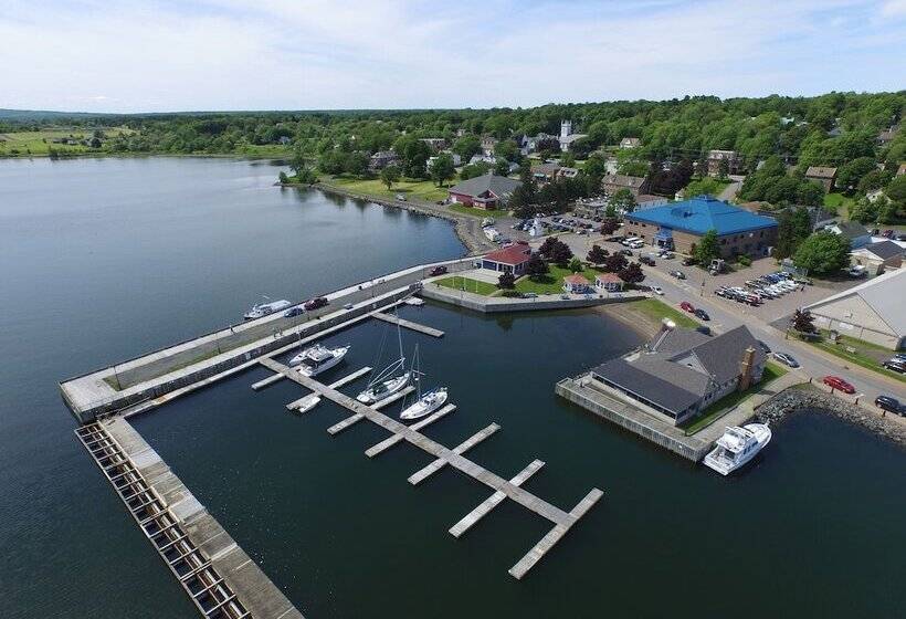 The Lionstone Inn Motel And Cottages