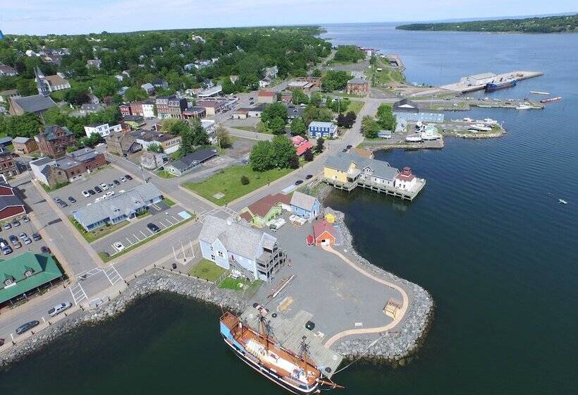 The Lionstone Inn Motel And Cottages