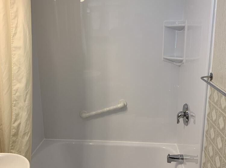 The Lionstone Inn Motel And Cottages