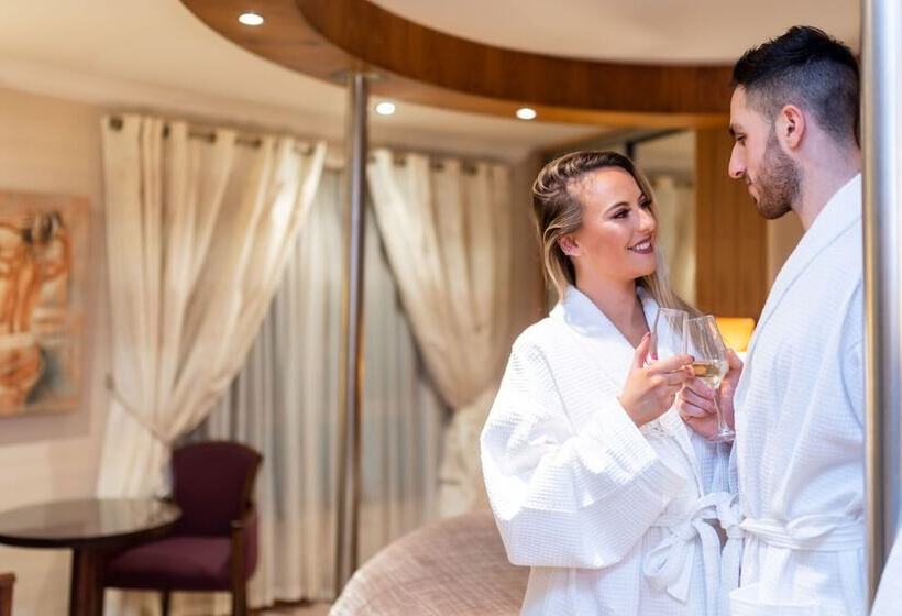 The Villa Rose Hotel & V Spa