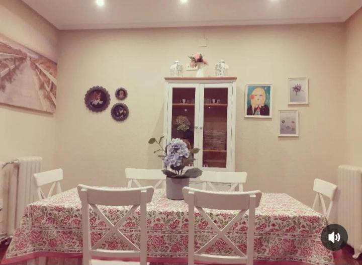 تختخواب و صبحانه Uría 25 Rooms