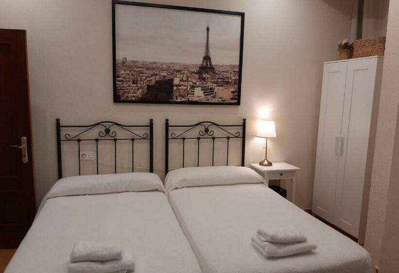 تختخواب و صبحانه Uría 25 Rooms