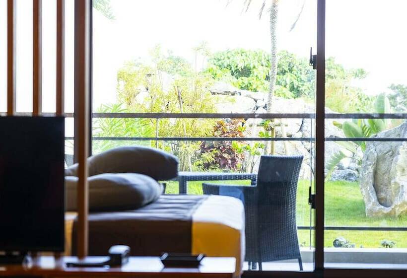 هتل Away Okinawa Kouri Island Resort