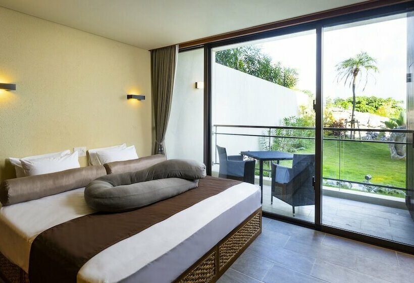 فندق Away Okinawa Kouri Island Resort
