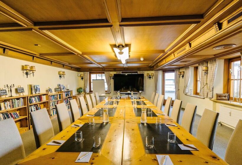 Seven Alpina Boutique