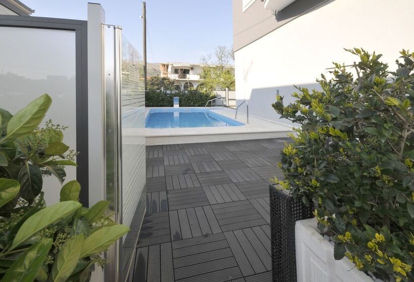 Apartments & Rooms Villa Maslina